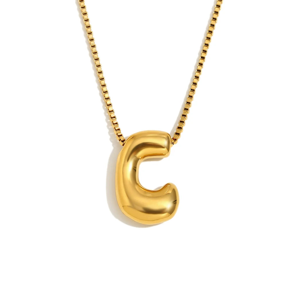 Collar Bubble Initial: Tu Identidad con Volumen