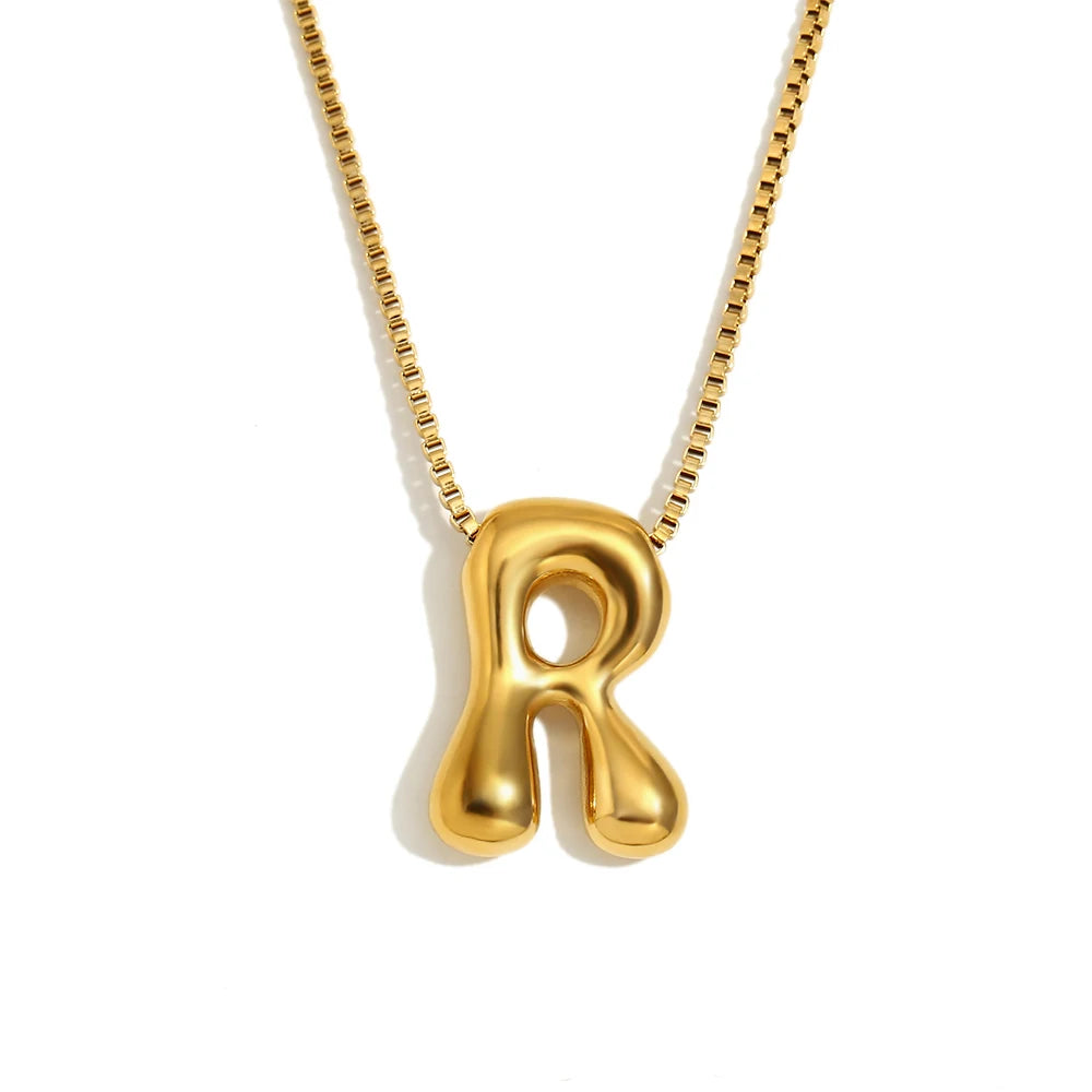 Collar Bubble Initial: Tu Identidad con Volumen
