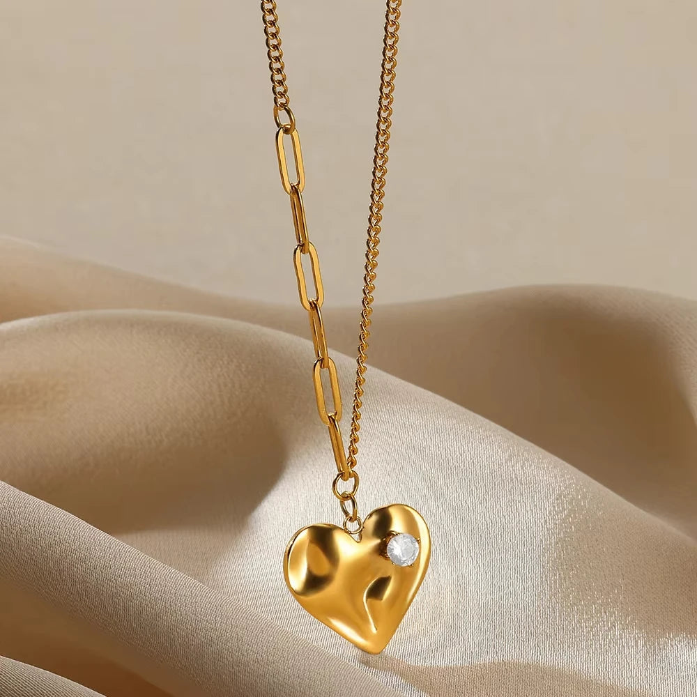 Collar "Heart Rebel" – Amuleto Punk en Oro 18K & Acero