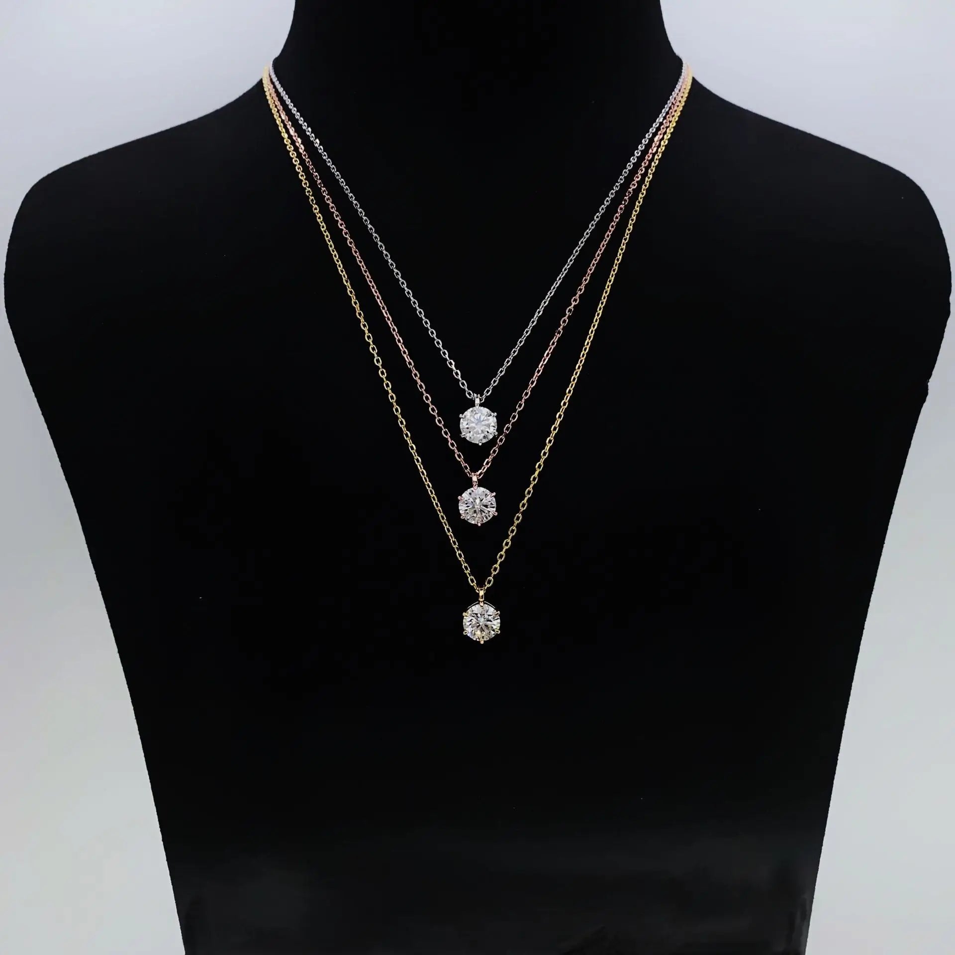 Collar "Destello Real" – Moissanita 1ct & Oro 18K (Pureza Certificada)