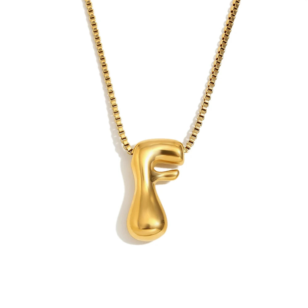 Collar Bubble Initial: Tu Identidad con Volumen