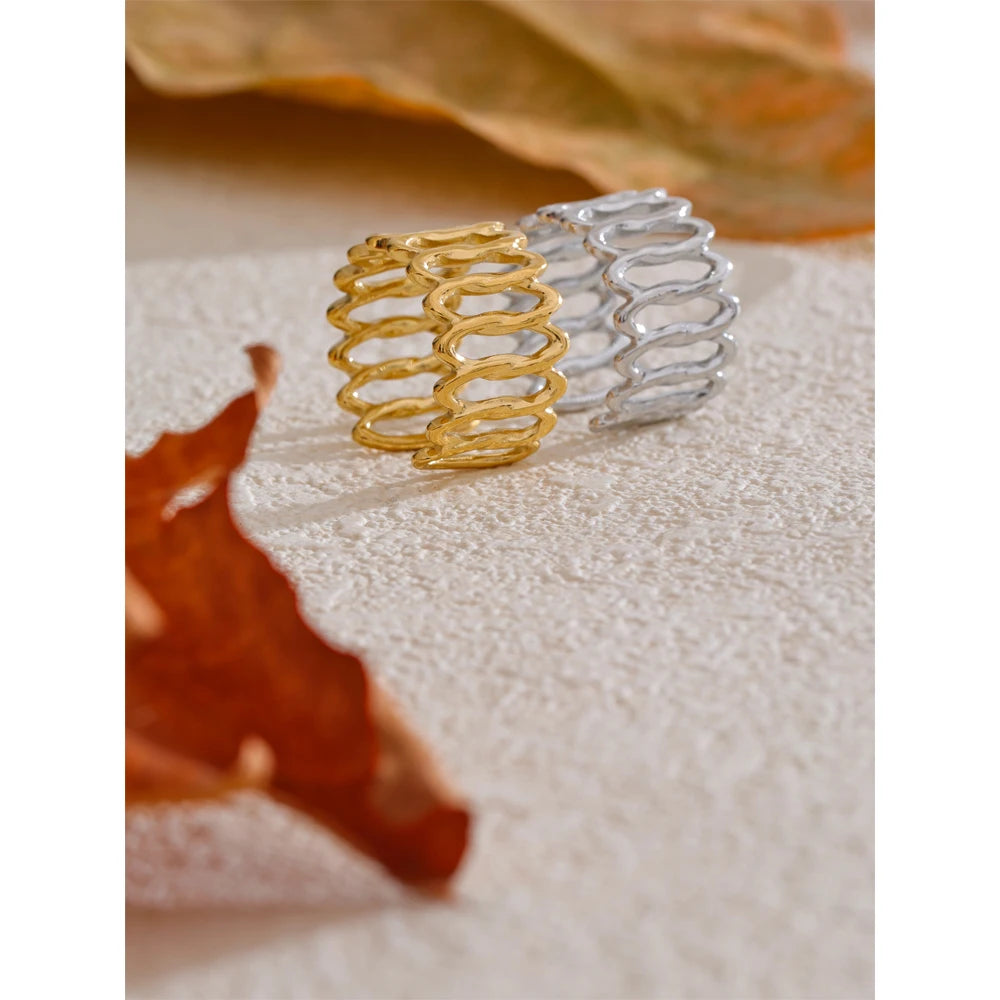 Anillo Wave Mesh: Escultura Geométrica y Fluida