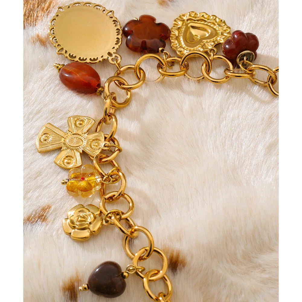 Collar Heritage Cameo: Una Historia en Cada Amuleto
