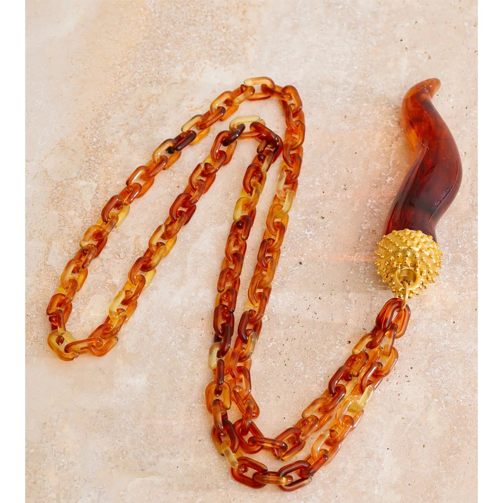 Collar Chili Charm: Amuleto de Pasión y Protección