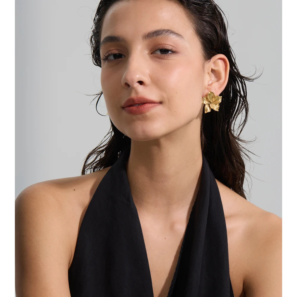 Pendientes Magnolia Blossom: Elegancia Escultural en Oro