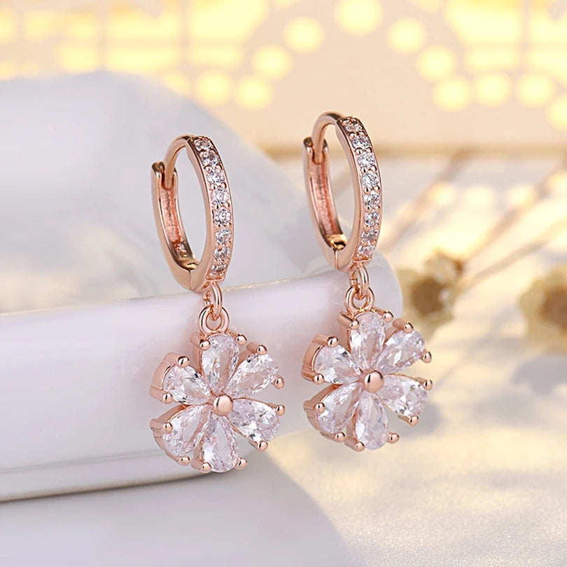 Pendientes Crystal Blossom | Delicadeza y Brillo Etéreo