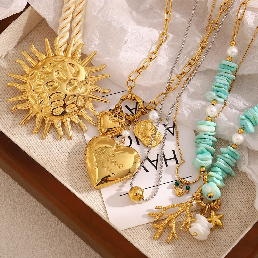 Collares "Ocean Secrets" – Amuletos de Verano en Oro 18K & Acero