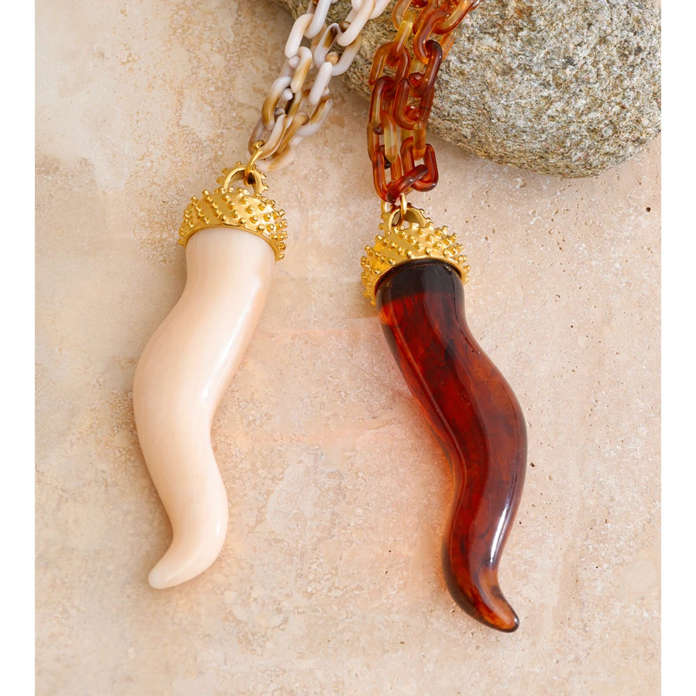Collar Chili Charm: Amuleto de Pasión y Protección