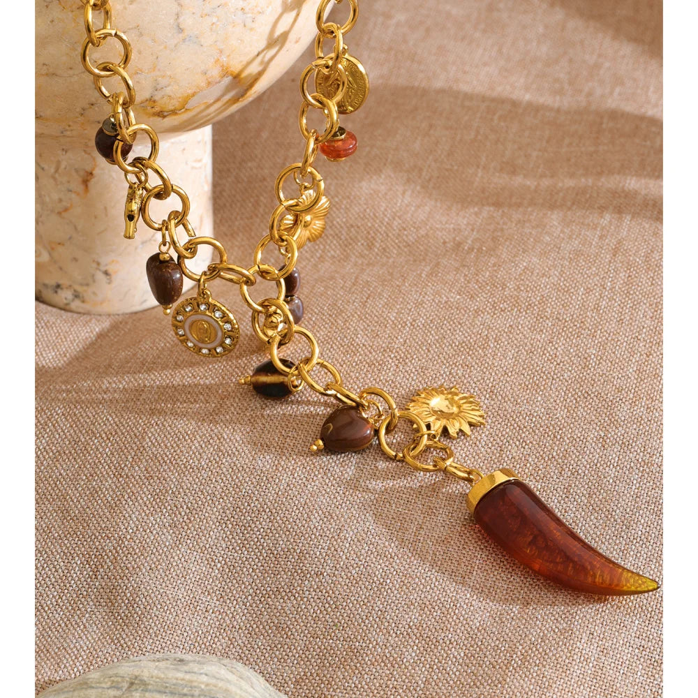Collar Eternal Summer: La Danza de los Amuletos