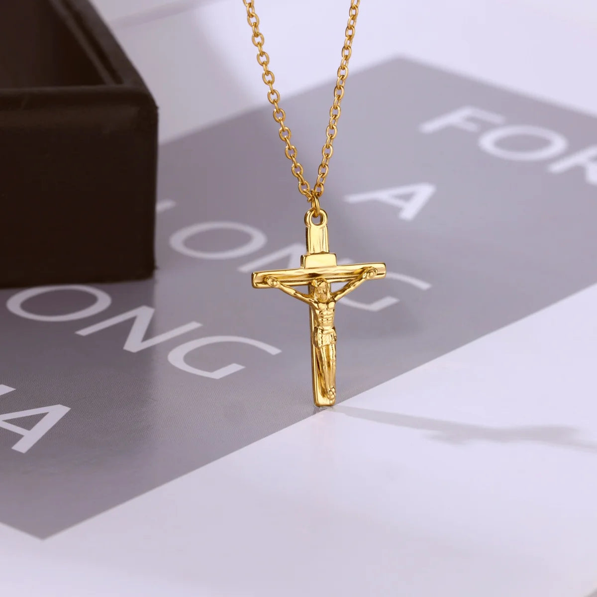Collar "Heart Rebel" – Amuleto Punk en Oro 18K & Acero