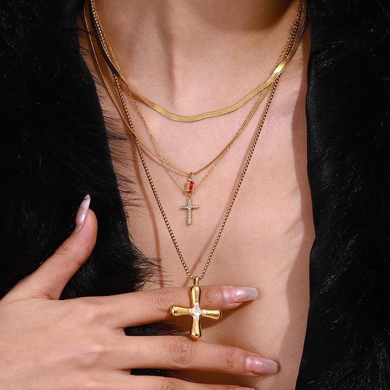 Collar "Ethereal Cross" – Cruz Abombada & Pavé de Circonitas