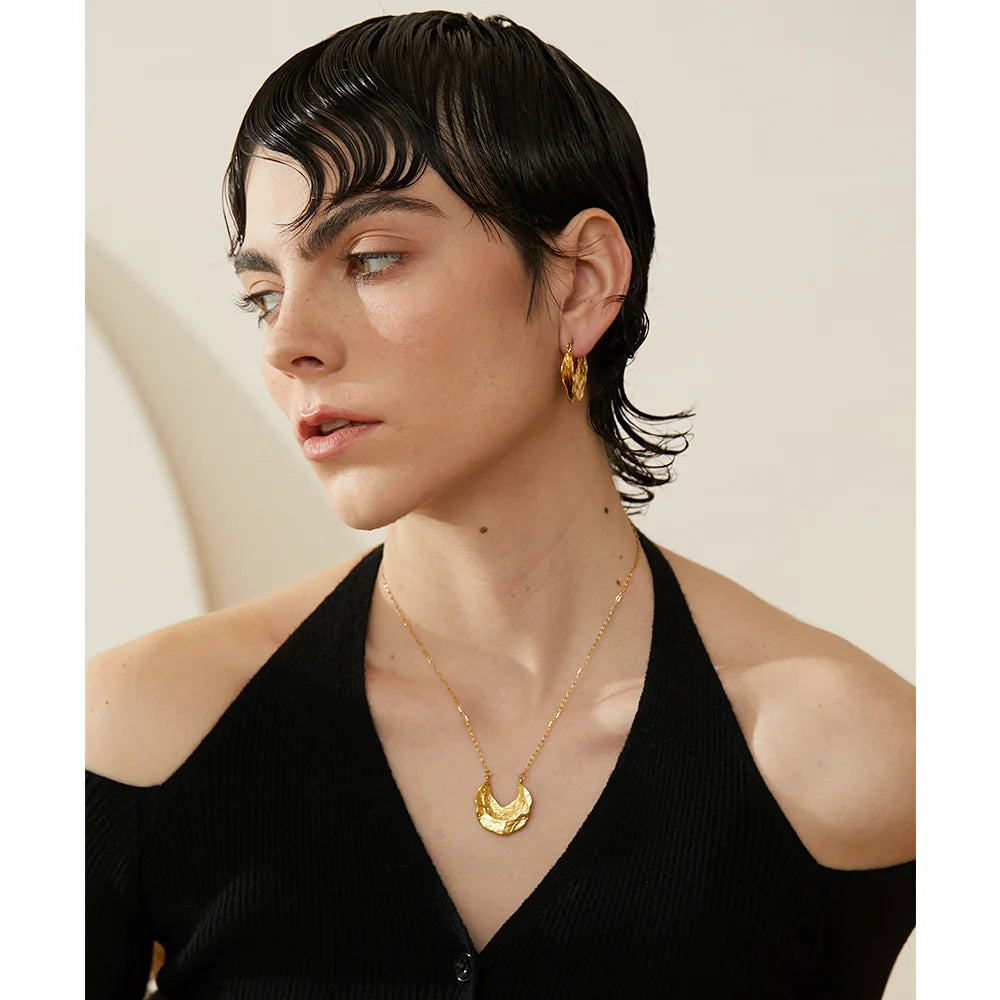 Collar Selene: Arte Orgánico en Oro