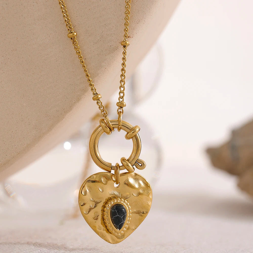 Collar Coeur Noir: Elegancia Vintage & Alma Rebelde