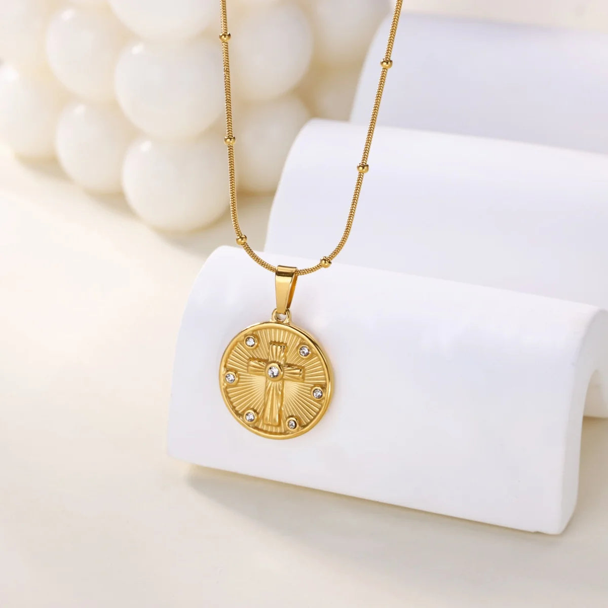Collar "Heart Rebel" – Amuleto Punk en Oro 18K & Acero