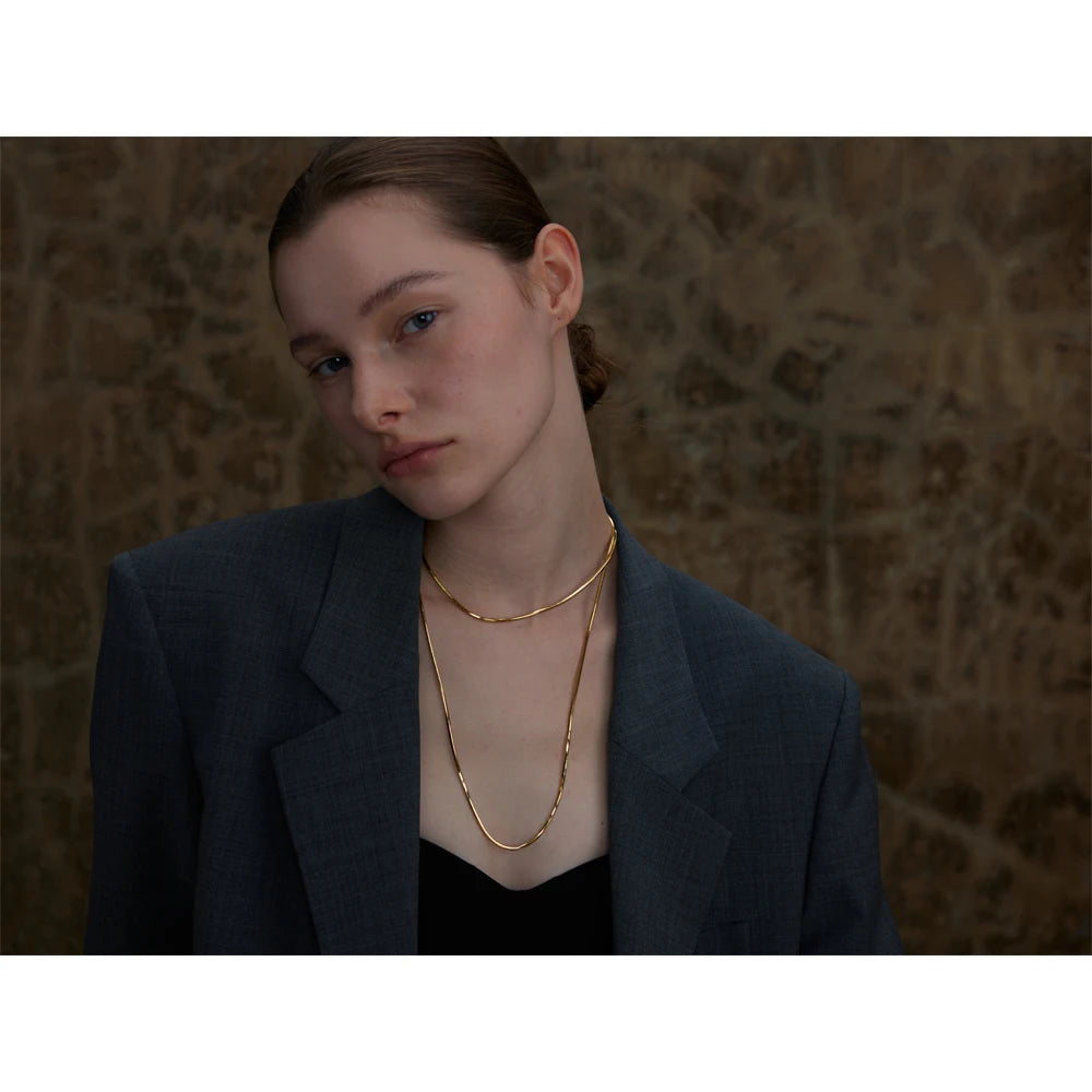 Collar Liquid Gold Snake: Brillo de Seda