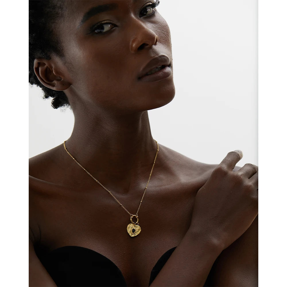 Collar Coeur Noir: Elegancia Vintage & Alma Rebelde