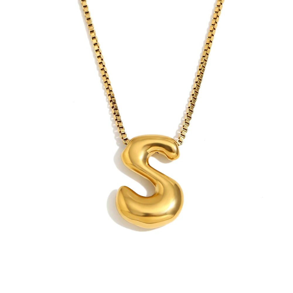 Collar Bubble Initial: Tu Identidad con Volumen