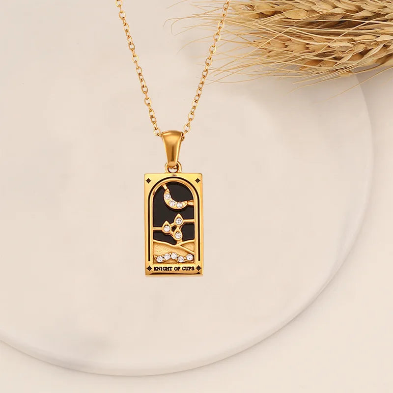 Collar Tarot Destiny: Tu Guía de Acero