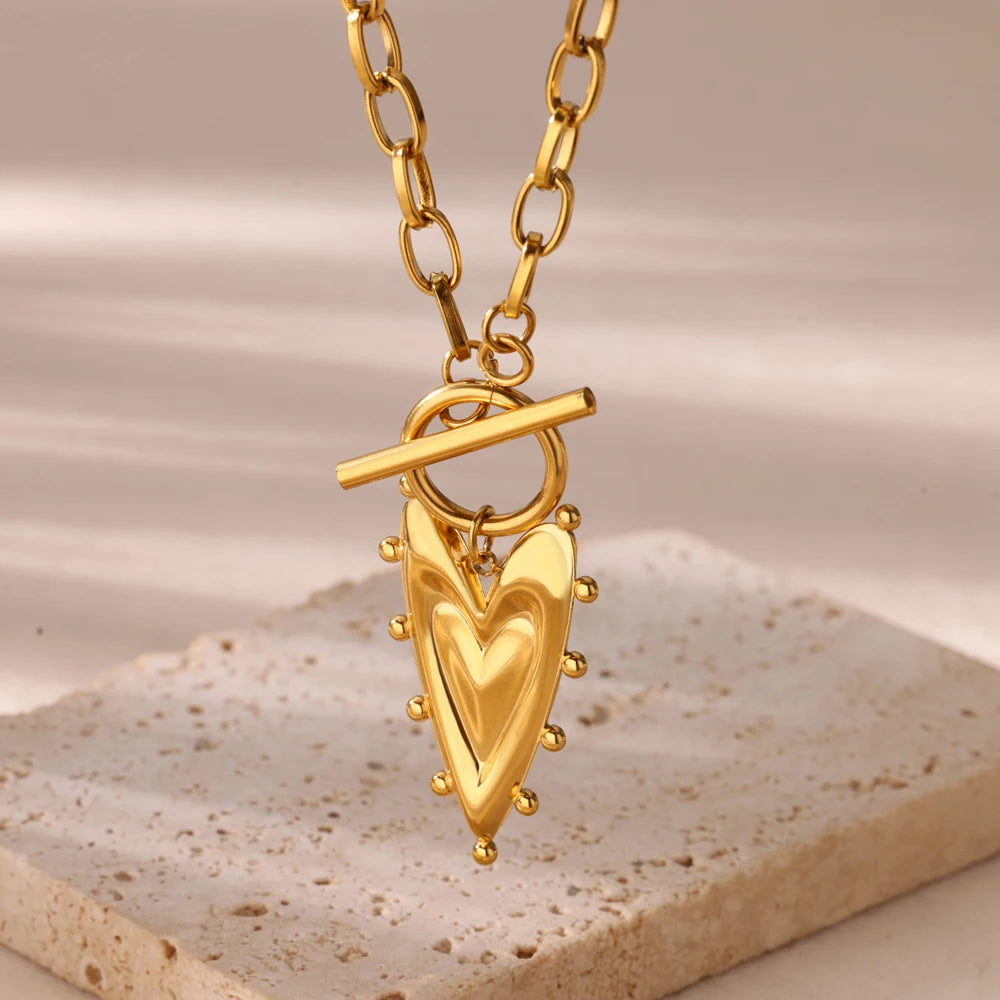 Collar "Heart Rebel" – Amuleto Punk en Oro 18K & Acero