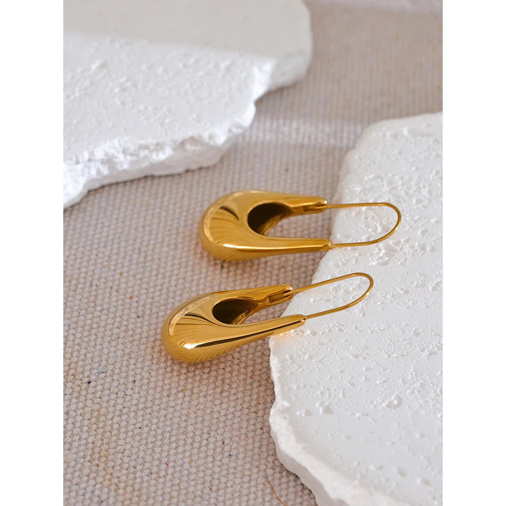 Pendientes Eclipse Hoops: Escultura en Movimiento