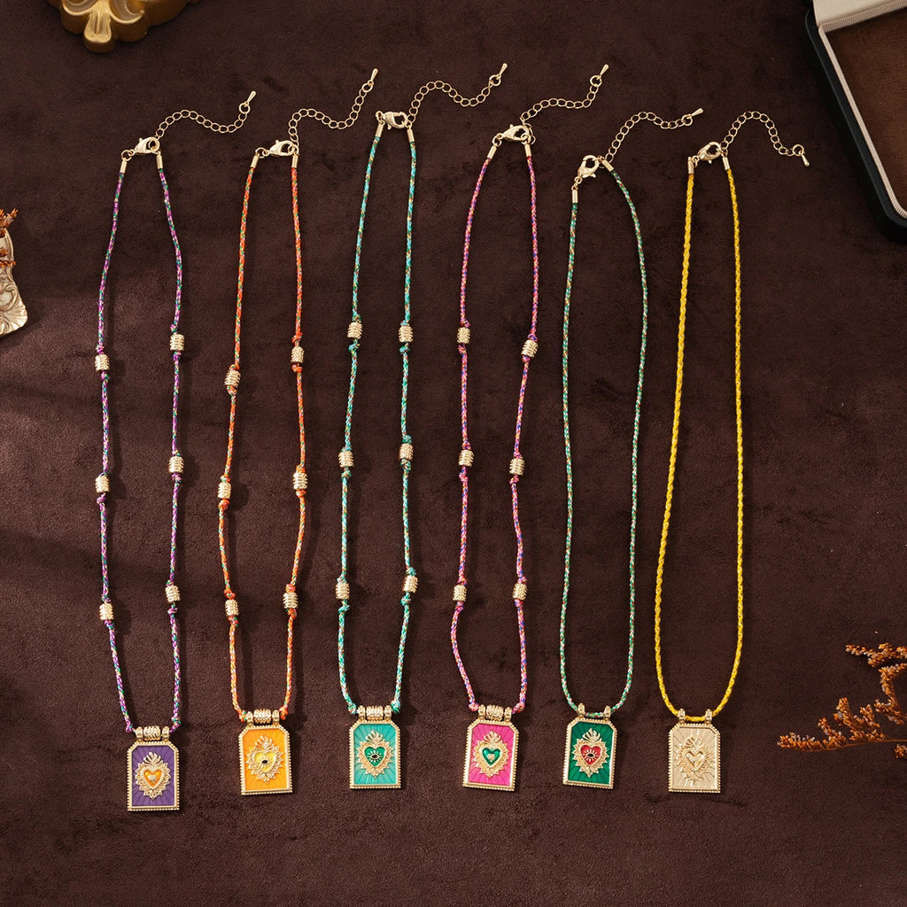 Collar "Sacred Tarot" – Medallón Esmaltado & Borde Labrado