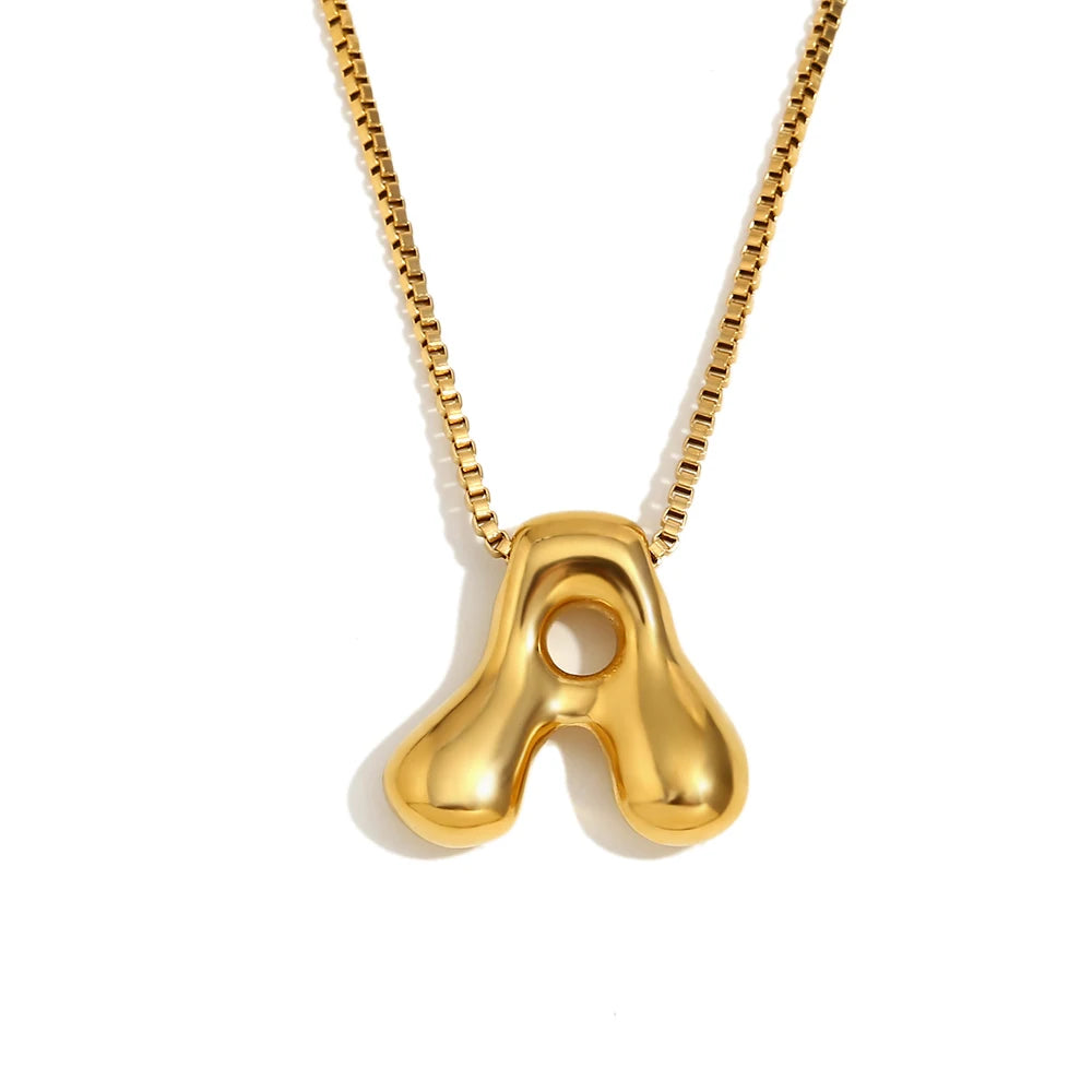 Collar Bubble Initial: Tu Identidad con Volumen