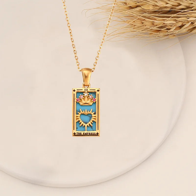 Collar Tarot Destiny: Tu Guía de Acero