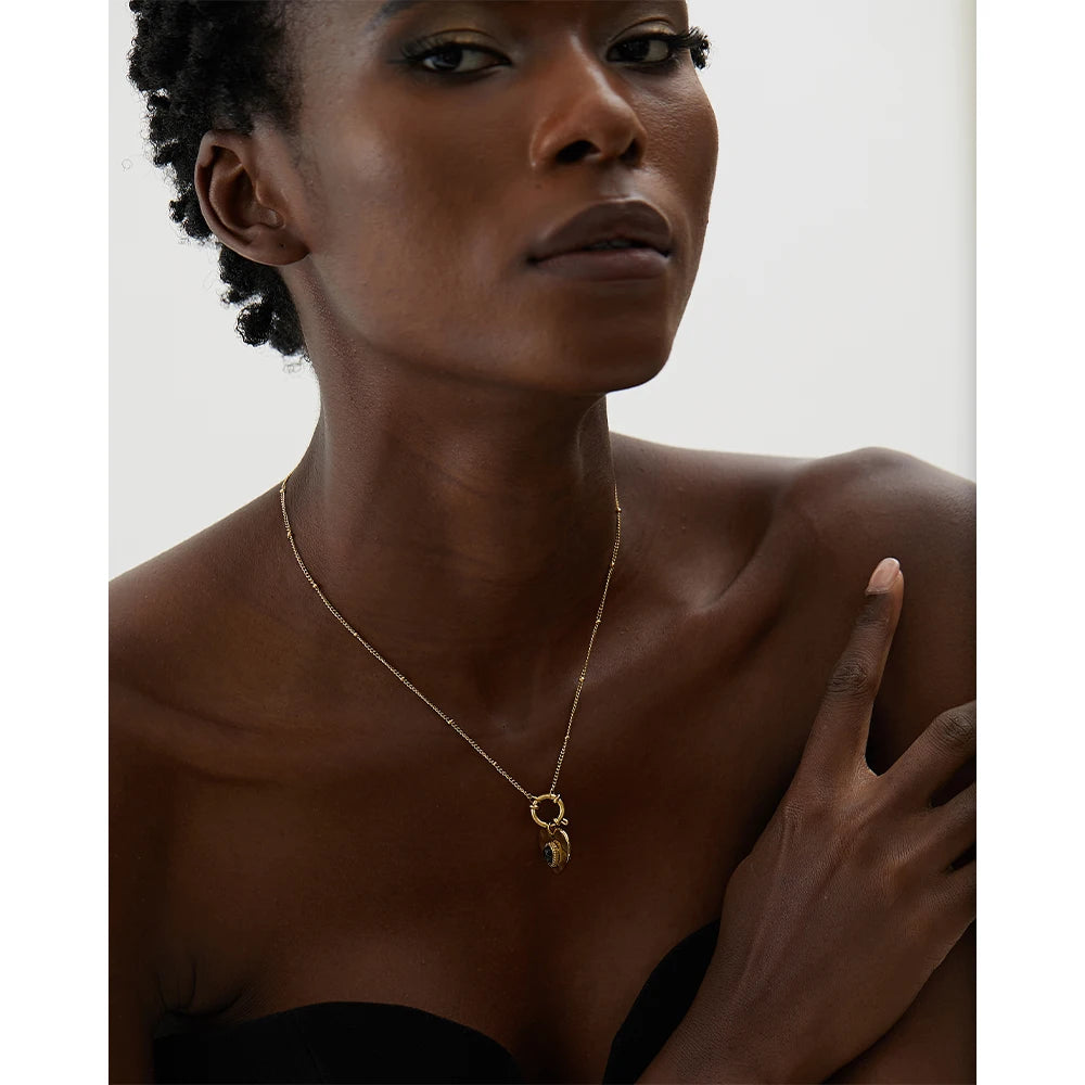 Collar Coeur Noir: Elegancia Vintage & Alma Rebelde