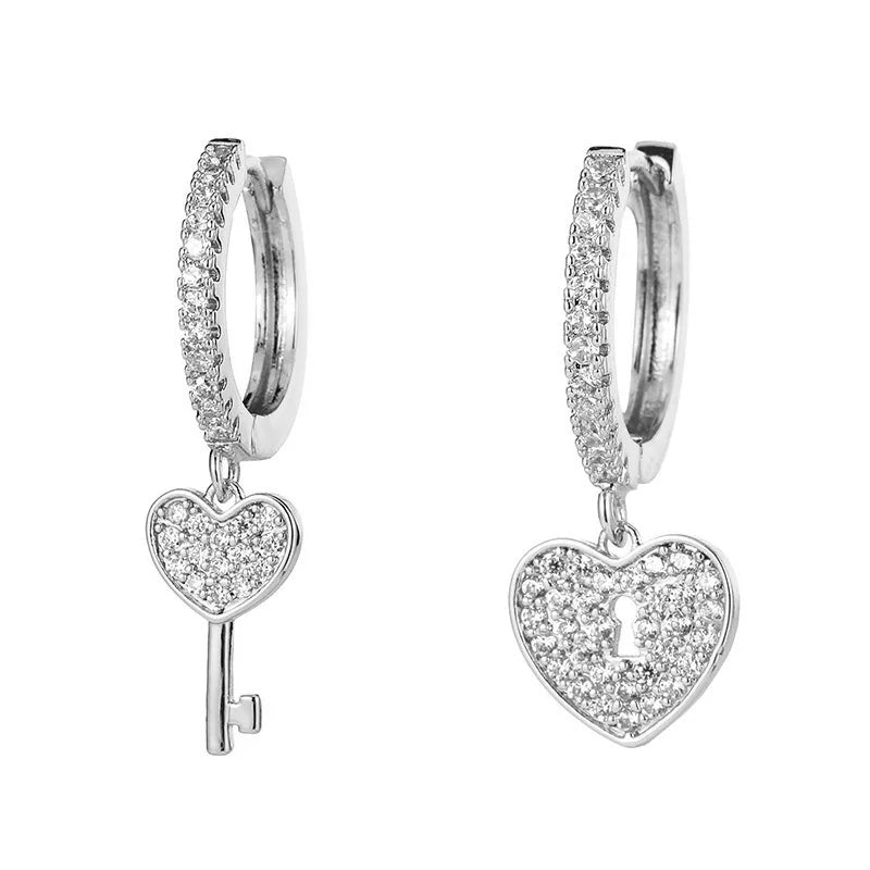 Pendientes Mini Charm: Símbolos y Brillo