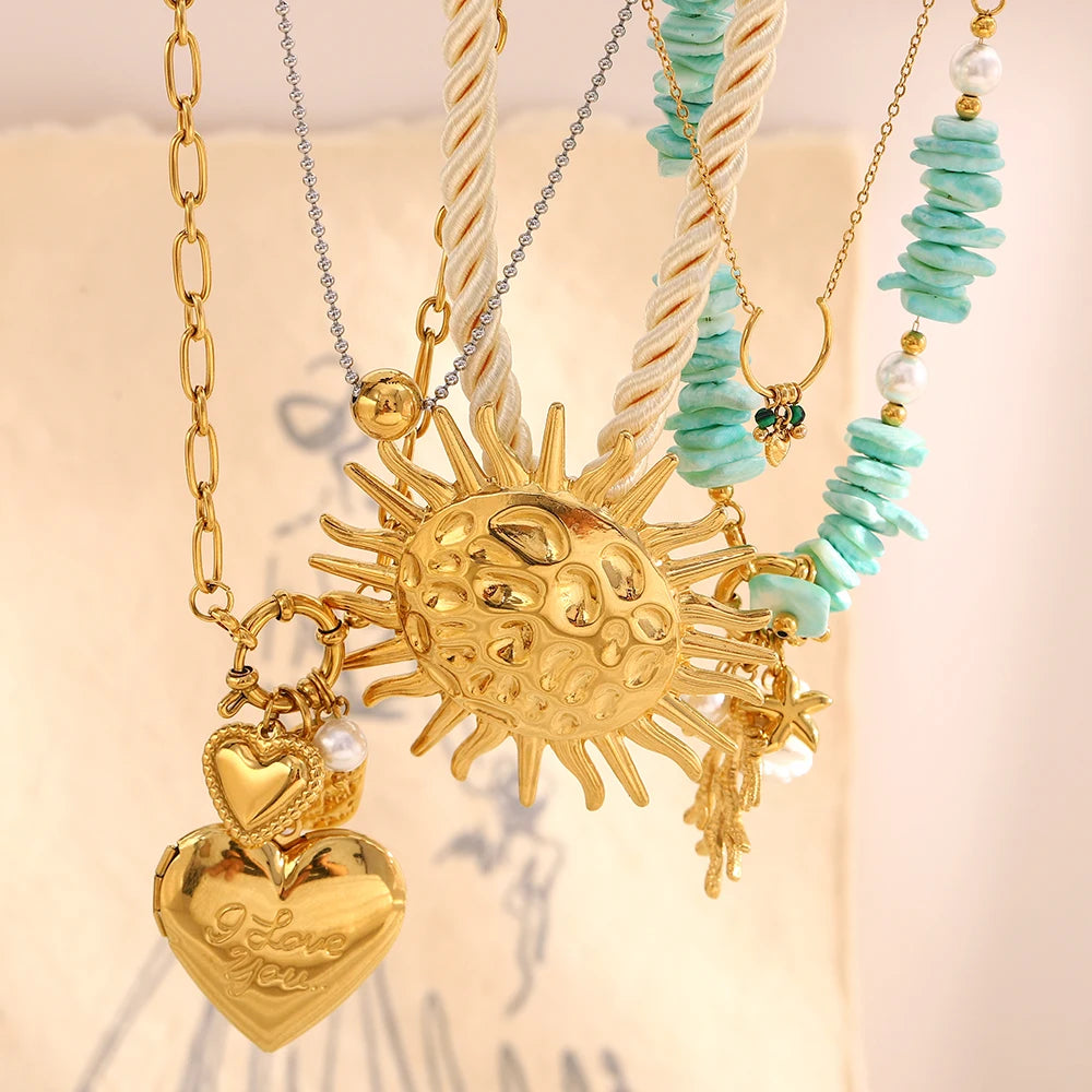 Collares "Ocean Secrets" – Amuletos de Verano en Oro 18K & Acero