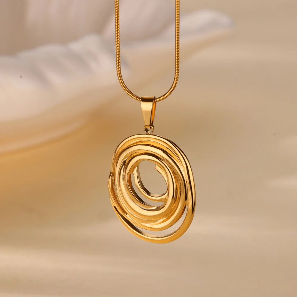 Collar "Heart Rebel" – Amuleto Punk en Oro 18K & Acero