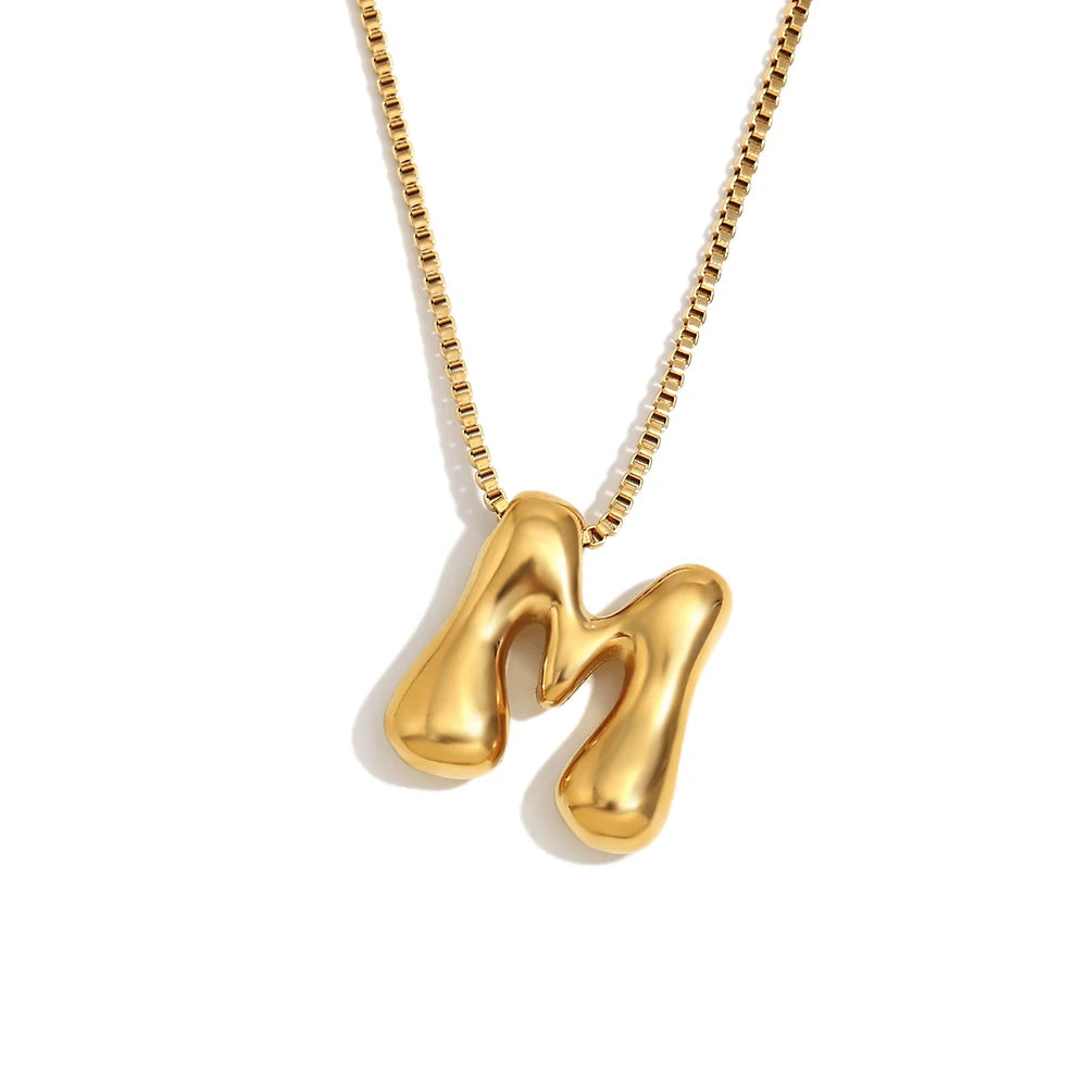 Collar Bubble Initial: Tu Identidad con Volumen