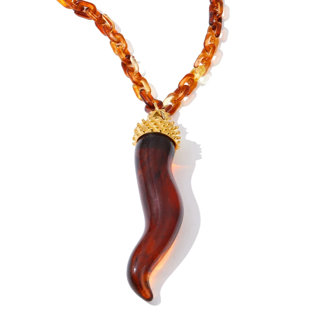 Collar Chili Charm: Amuleto de Pasión y Protección