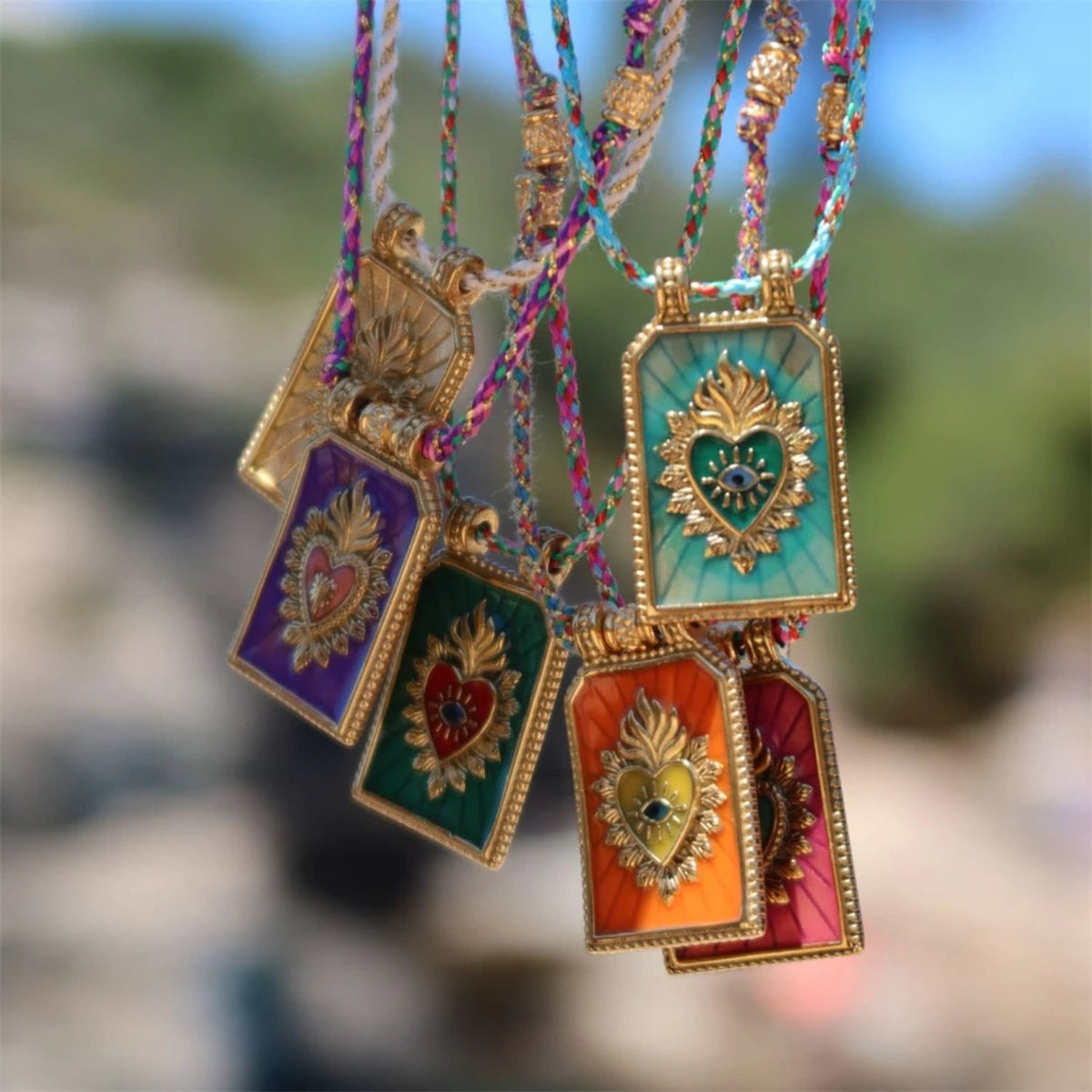 Collar "Sacred Tarot" – Medallón Esmaltado & Borde Labrado
