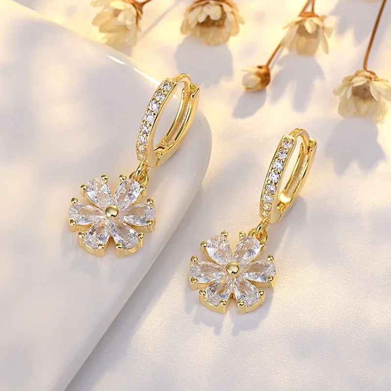 Pendientes Crystal Blossom | Delicadeza y Brillo Etéreo