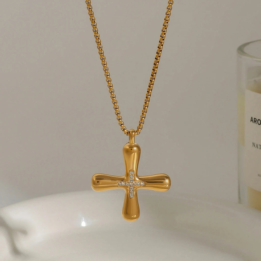 Collar "Ethereal Cross" – Cruz Abombada & Pavé de Circonitas