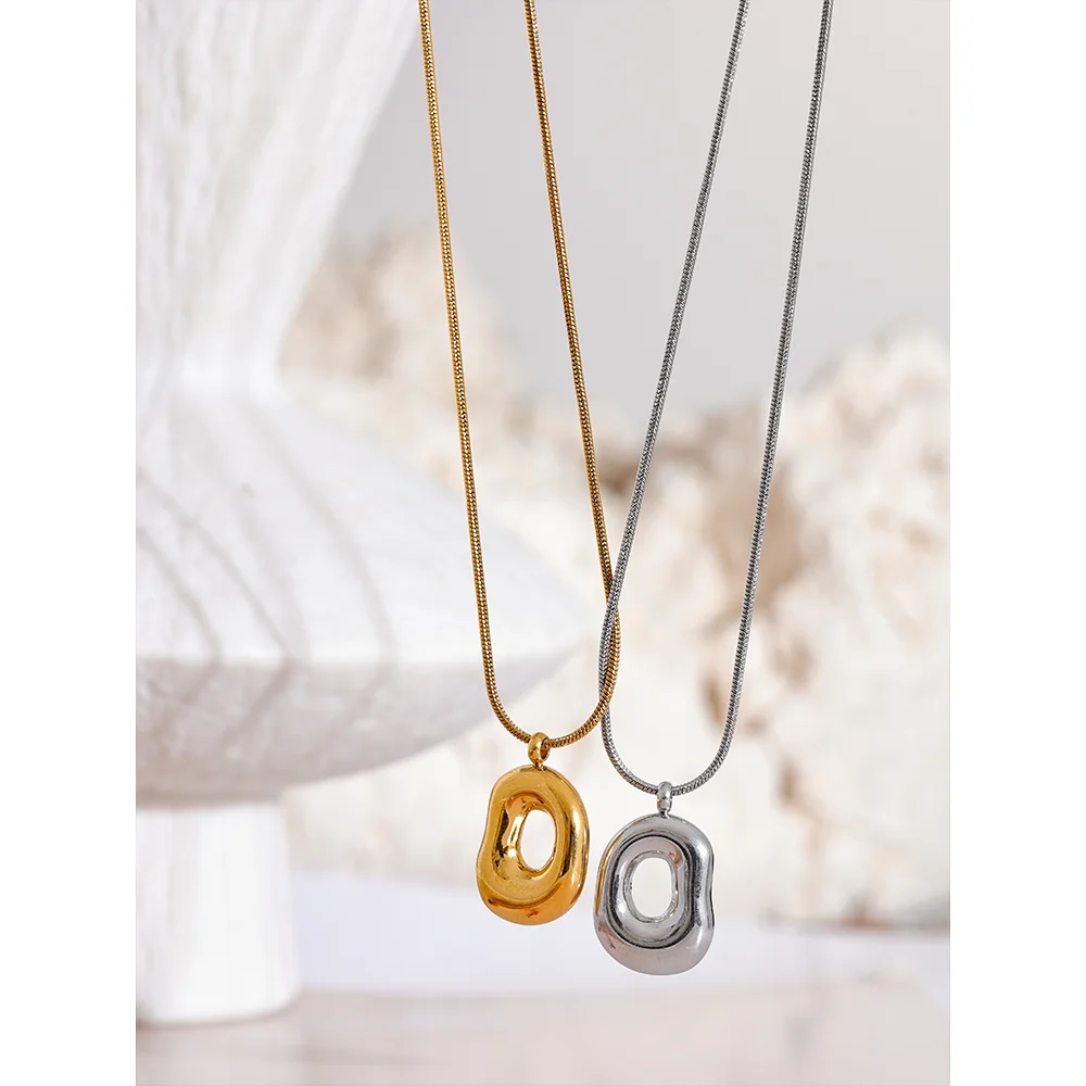 Collar Eclipse Orgánico: La Belleza de lo Imperfecto