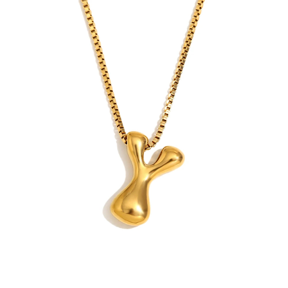 Collar Bubble Initial: Tu Identidad con Volumen