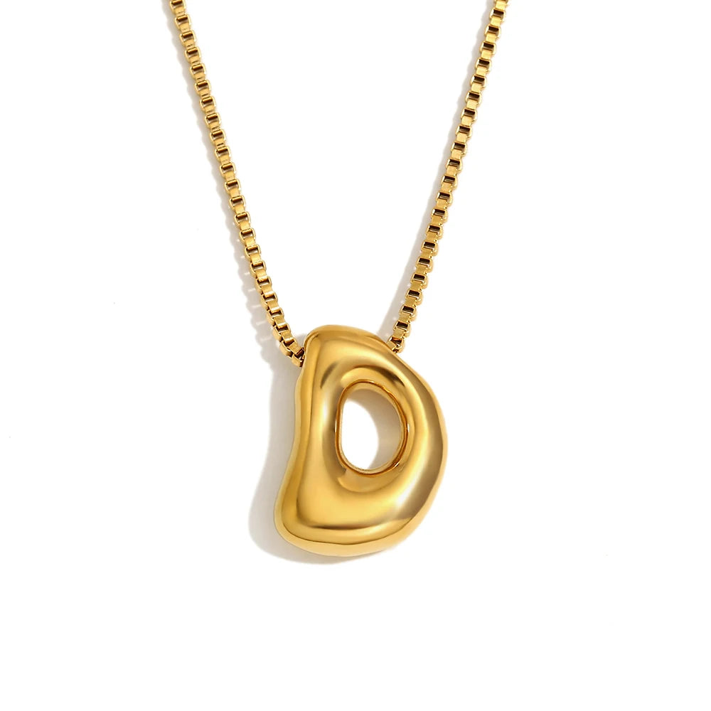 Collar Bubble Initial: Tu Identidad con Volumen