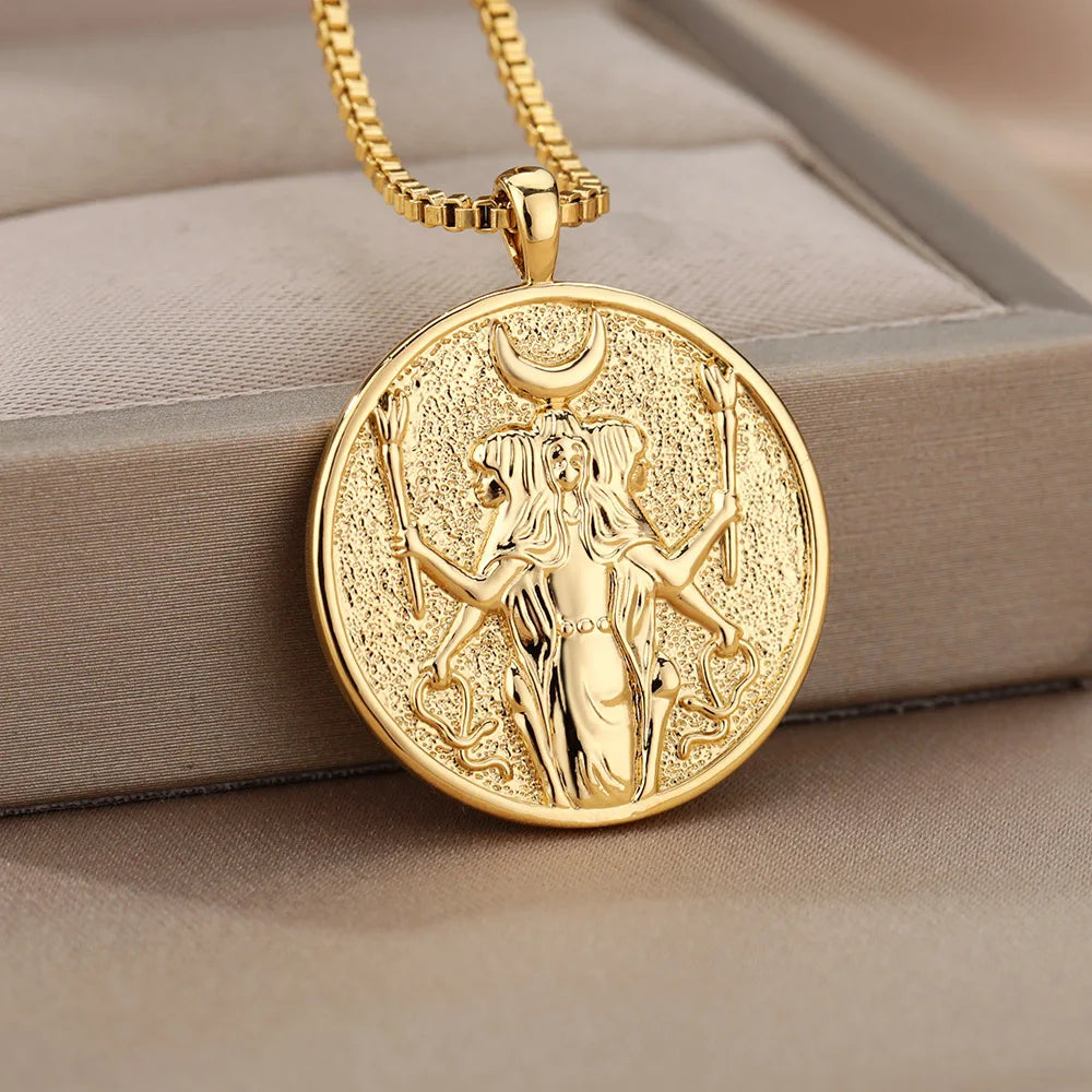 Collar "Heart Rebel" – Amuleto Punk en Oro 18K & Acero