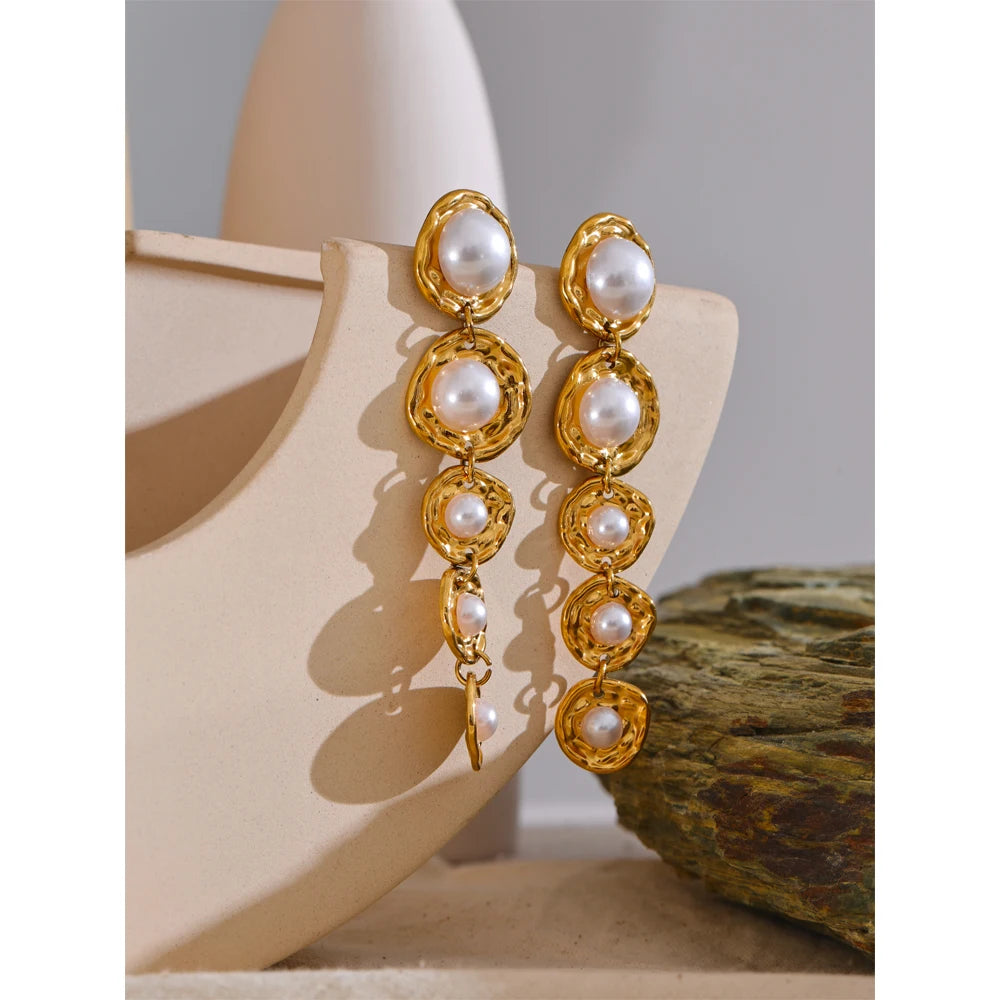 Pendientes Gota de Nácar: Elegancia Barroca en Oro