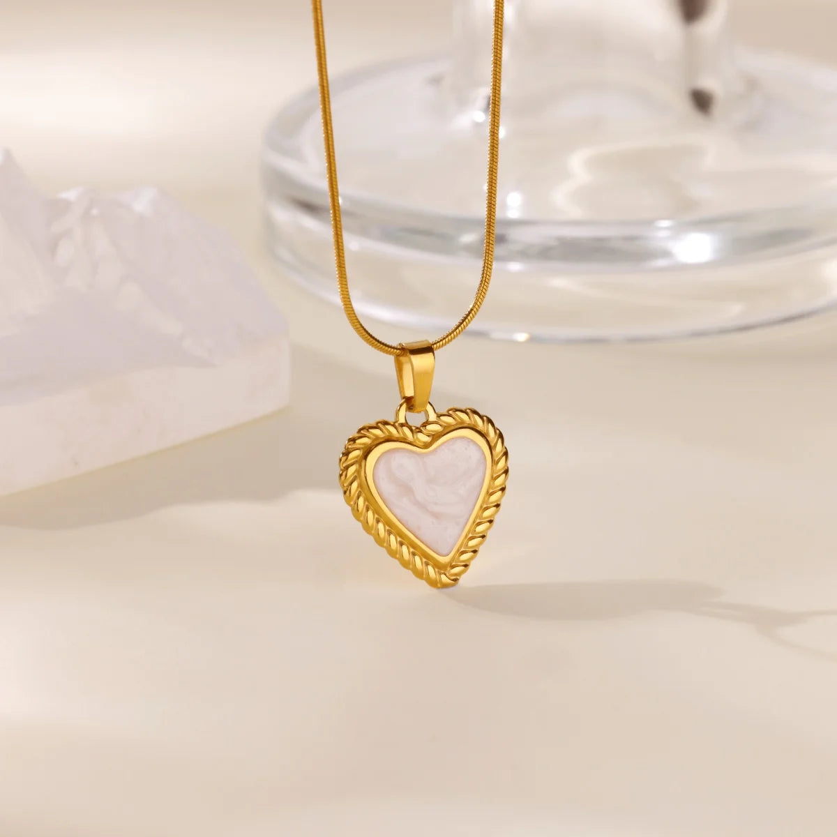 Collar "Heart Rebel" – Amuleto Punk en Oro 18K & Acero
