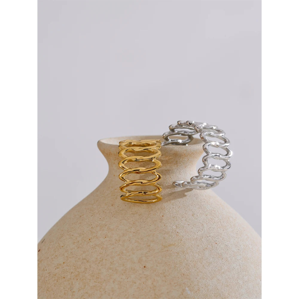 Anillo Wave Mesh: Escultura Geométrica y Fluida