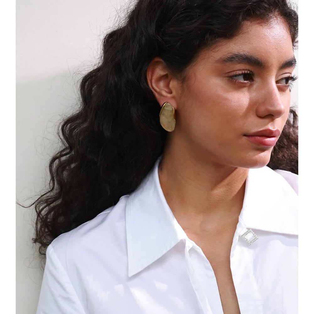 Pendientes "Duna" – Minimalismo Orgánico & Resina Esculpida