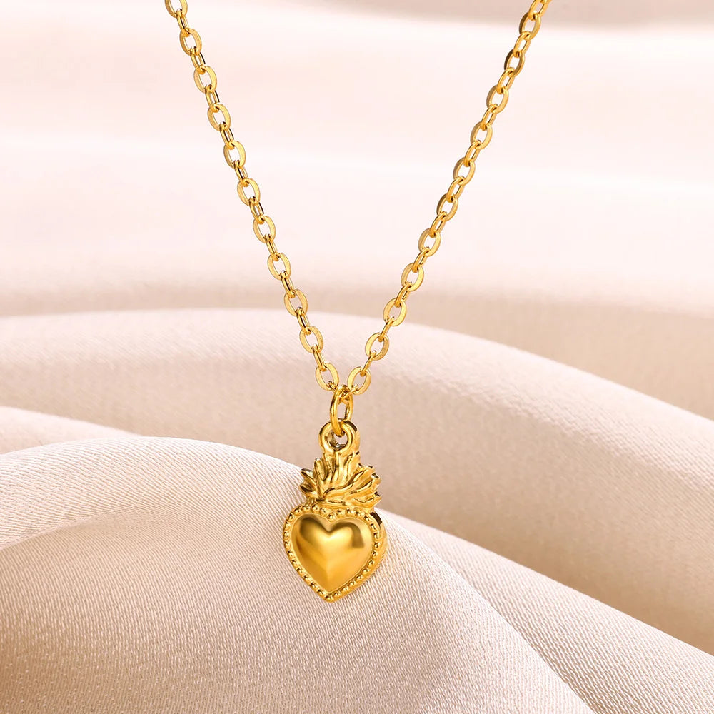 Collar "Heart Rebel" – Amuleto Punk en Oro 18K & Acero