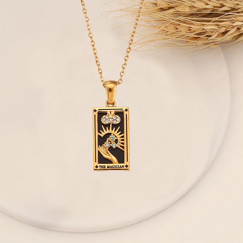 Collar Tarot Destiny: Tu Guía de Acero