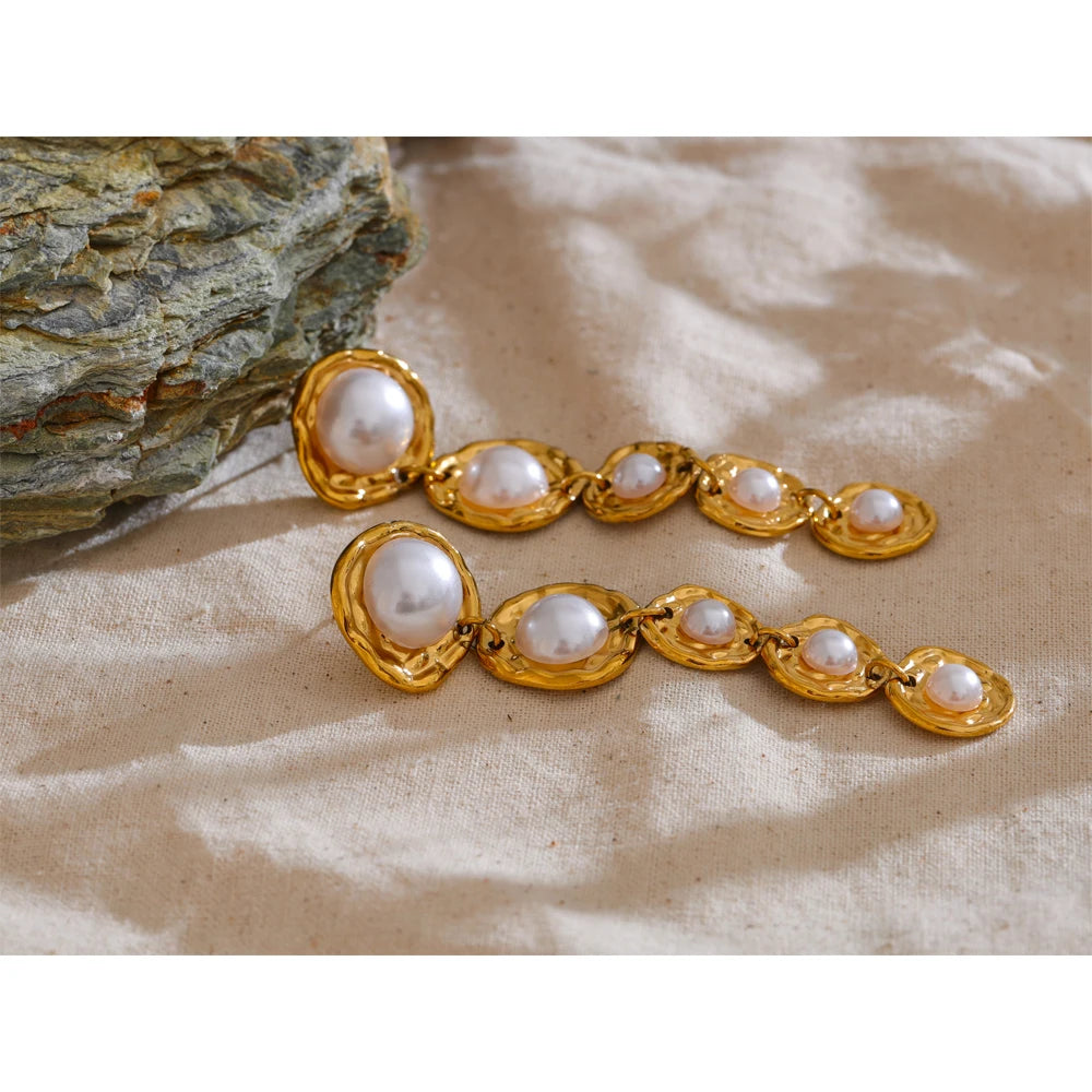 Pendientes Gota de Nácar: Elegancia Barroca en Oro