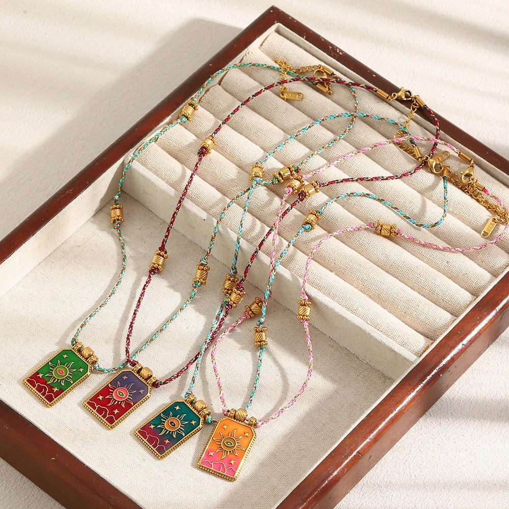 Collares "Sol de Musas" – Amuletos de Esmalte Vintage & Oro 18K