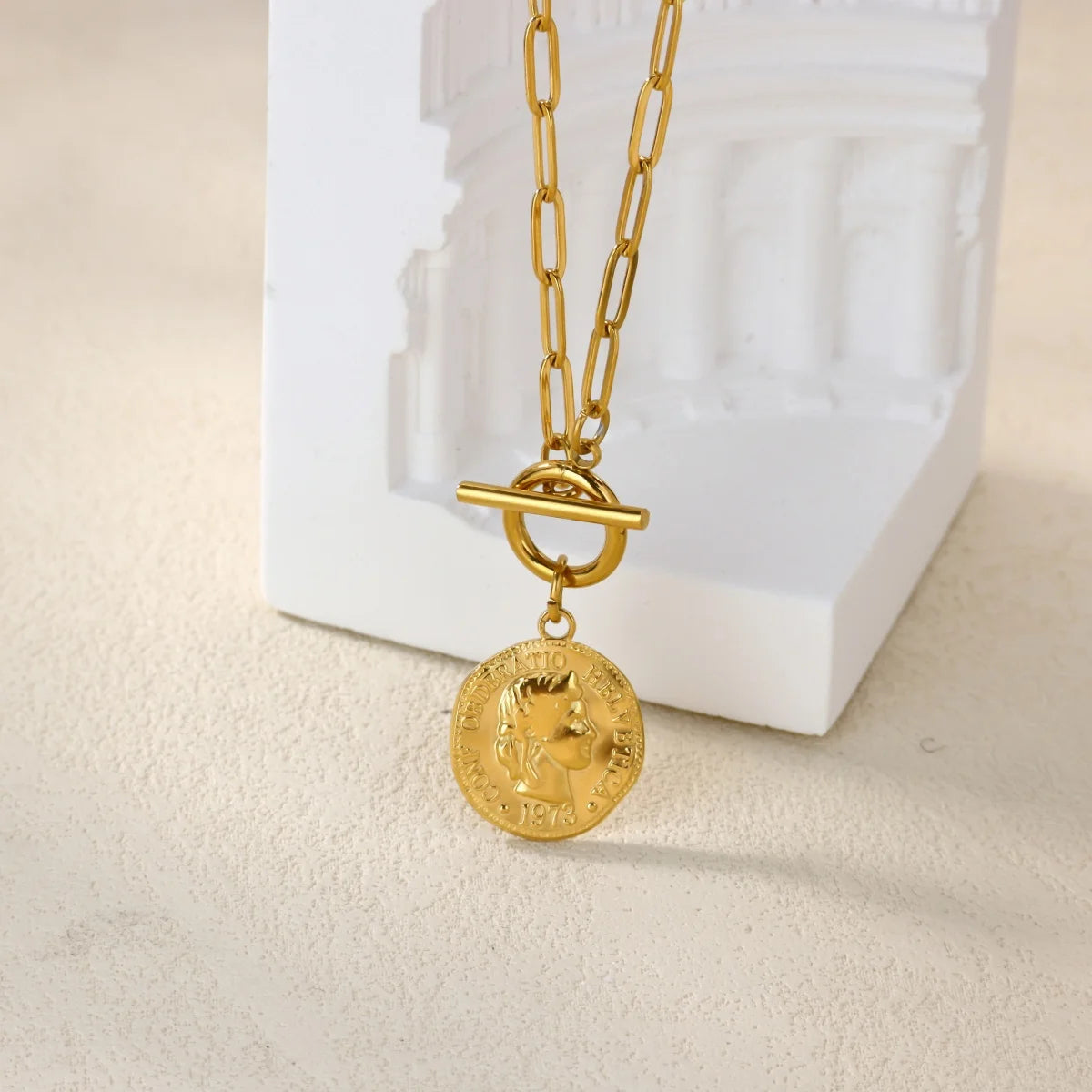 Collar "Heart Rebel" – Amuleto Punk en Oro 18K & Acero