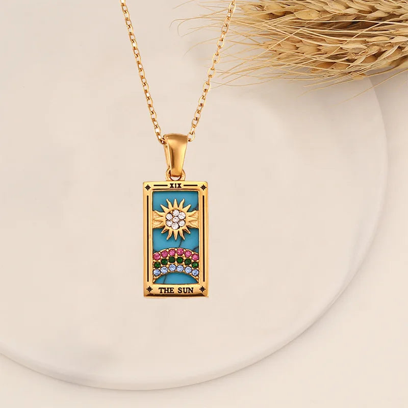 Collar Tarot Destiny: Tu Guía de Acero